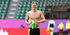 Erling Haaland in Dortmunder Hose und mit (eingetauschtem) Hemd des VfL Wolfsburg
