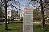 Ein Wegweiser steht vor dem Eingang zum Campus der Universität Hamburg (Symbolfoto).