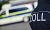 Zollbeamte bei einer Kontrolle.