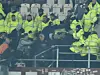 Der Dresdner Mob geht nach dem Abpfiff des Spiels auf die Ordner auf der Nordtribüne los.