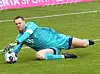 Manuel Neuer pariert einen Ball gegen Union Berlin.