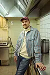 Vincent Domeier (33) in seiner Produktionsküche in Berlin