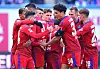 Die HSV-Stars jubeln über ihren Auswärtssieg in Rostock.