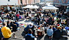 Der Hamburger Flohmarkt „Flohschanze“ ist gut besucht.