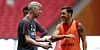 Arsene Wenger (li.) und Mesut Özil arbeiteten beim FC Arsenal zusammen.