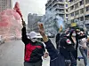 Jugendliche demonstrieren gegen die Militärregierung in Myanmar.