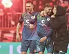Karol Mets, Torschütze Carlo Boukhalfa und Johannes Eggestein nach dem 2:2 gegen Düsseldorf