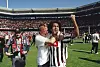 Joachim Philipkowski und Deniz Baris feiern den St. Pauli-Aufstieg