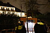 Polizisten stehen vor dem iranischen Konsulat an der Bebelallee. Dort wurde am Freitagabend ein Brandanschlag verübt.