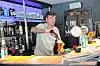 Charly Carstens hiinter dem Tresen