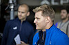 Mick Schumacher schaut zur Seite.