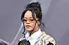 Die barbardische Sängerin Rihanna.