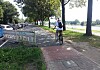 Ein Radler auf einem Radweg (Symbolbild). In Hamburg sollen 160 Bäume für einen Abschnitt eines Radweges gefällt werden.