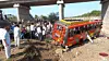 22 Menschen starben, als dieser Bus im indischen Bundesstaat Madhya Pradesh von einer Brücke stürzte.