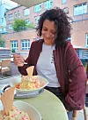 Autorin mit Spaghetti-Eis