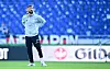 Tim Leibold schaut ins leere Stadion