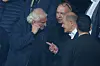 Olaf scholz im Stadion während eines DFB-Spiels, mit Rudi Völler und Bernd Neuendorf
