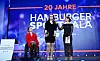Jasmina Bier mit Laudatorin Edina Müller (und Moderatorin Christina Rann