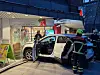 Ein Mercedes ist in den Eingangsbereich einer Apotheke gerast.