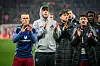 Miro Muheim, Luka Vuskovic, Otto Stange, Giorgi Gocholeishvili und Bakery Jatta klatschen vor den Fans