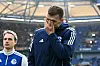 Edin Dzeko ärgert sich mit der Hand in seinem Gesicht