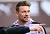 St. Pauli-Profi Hauke Wahl lässt sich etwas zeigen.