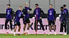 Spieler der deutschen Nationalmannschaft wärmen sich auf