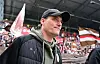 Alexander Blessin mit skeptischem Blick am Millerntor