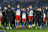 HSV-Profis feiern nach Union-Spiel vor der Kurve