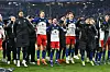 HSV-Profis feiern nach Union-Spiel vor der Kurve