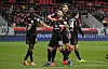 Die HSV-Profis Bakery Jatta, Fabio Vieira, Luka Vuskovic und Rayan Philippe feiern den Auswärtssieg in Heidenheim