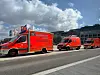 Einsatzwagen der Feuerwehr stehen am Freitagvormittag beim Jungfernstieg.
