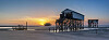 Typisch Sankt Peter-Ording: Pfahlbauten am Strand.