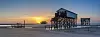 Typisch Sankt Peter-Ording: Pfahlbauten am Strand.