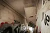 Verwahrloster Durchgang mit Graffiti