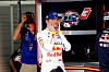 Max Verstappen sichtlich genervt in seiner Garage