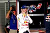 Max Verstappen sichtlich genervt in seiner Garage