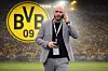 Nils-Ole Book mit telefoniert vor einem BVB-Wappen