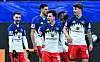 Nicolas Capaldo bejubelt mit seinen Kollegen das Tor zum 2:1