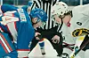 Connor Storrie (l.) und Hudson Williams in „Heated Rivalry“