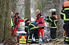 Tödlicher Arbeitsunfall in Glückstadt: Notarzt und Sanitäter am Unglücksort.