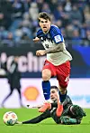 Luka Vuskovic läuft Andrej Ilic davon.