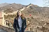 Sophia Kirkby posiert vor der chinesischen mauer