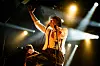 Anzugjacke, Hut, Hosenträger, Goldkette: Pete Doherty in der Großen Freiheit.