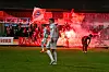 Fans des FC Bayern II zünden Pyrotechnik bei einem Spiel.
