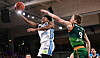 Ross Williams unter dem Korb gegen den Trierer Marco Hollersbacher