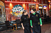 Sabine (l.)und Katrin Clorius (r.) vor der „Kleinen Pause“ auf St. Pauli (Archivbild).