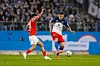 Nadiem Amiri von Mainz 05 im Zweikampf mit HSV-Profi Nicolai Remberg