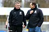 St. Paulis Trainer Karsten Neitzel im Austausch mit U23-Leiter Carsten Rothenbach
