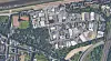 In diesem Gewerbegebiet in Wilhelmsburg krachte der BMW-Fahrer durch eine Glasfront.